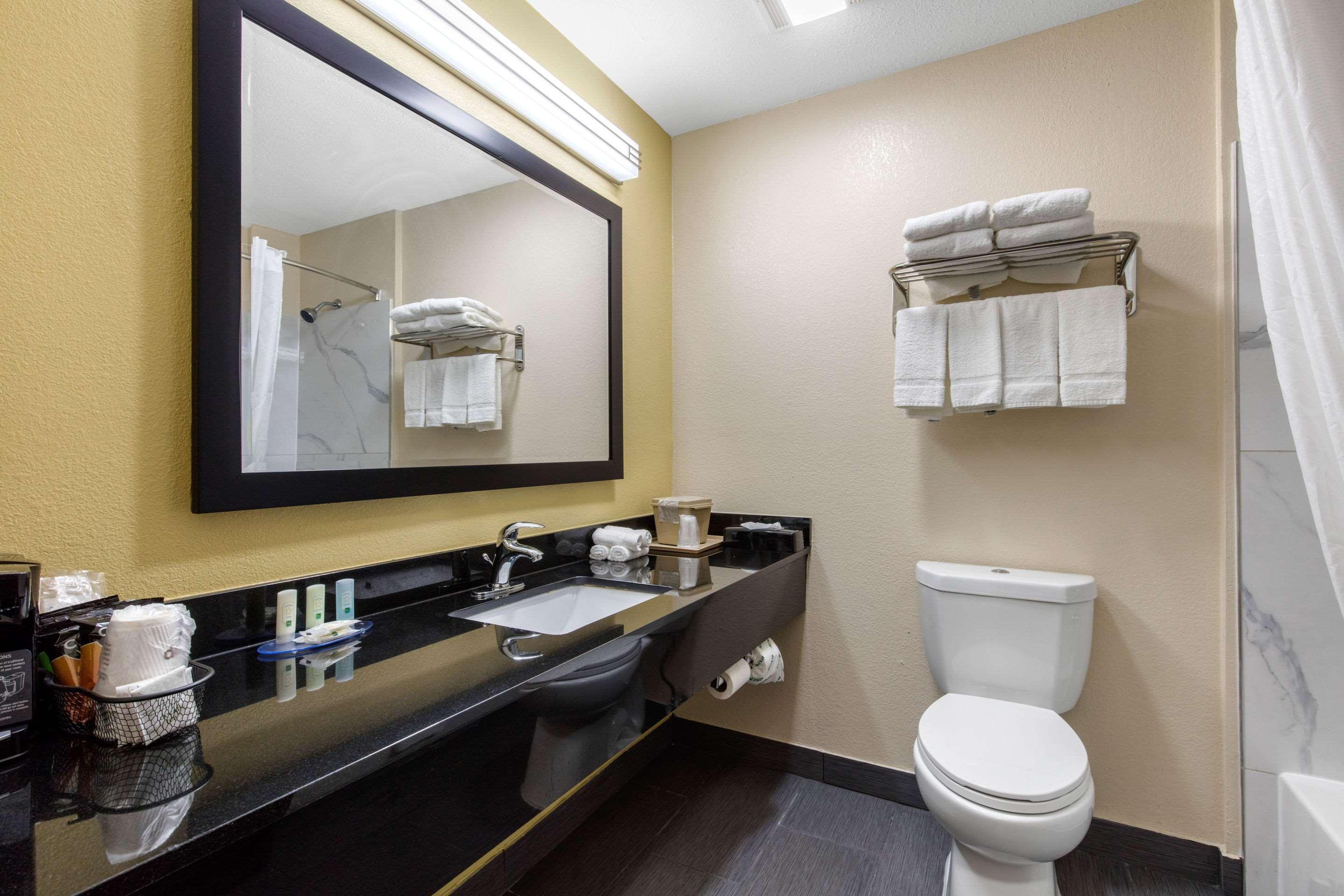Quality Inn Cadiz Экстерьер фото