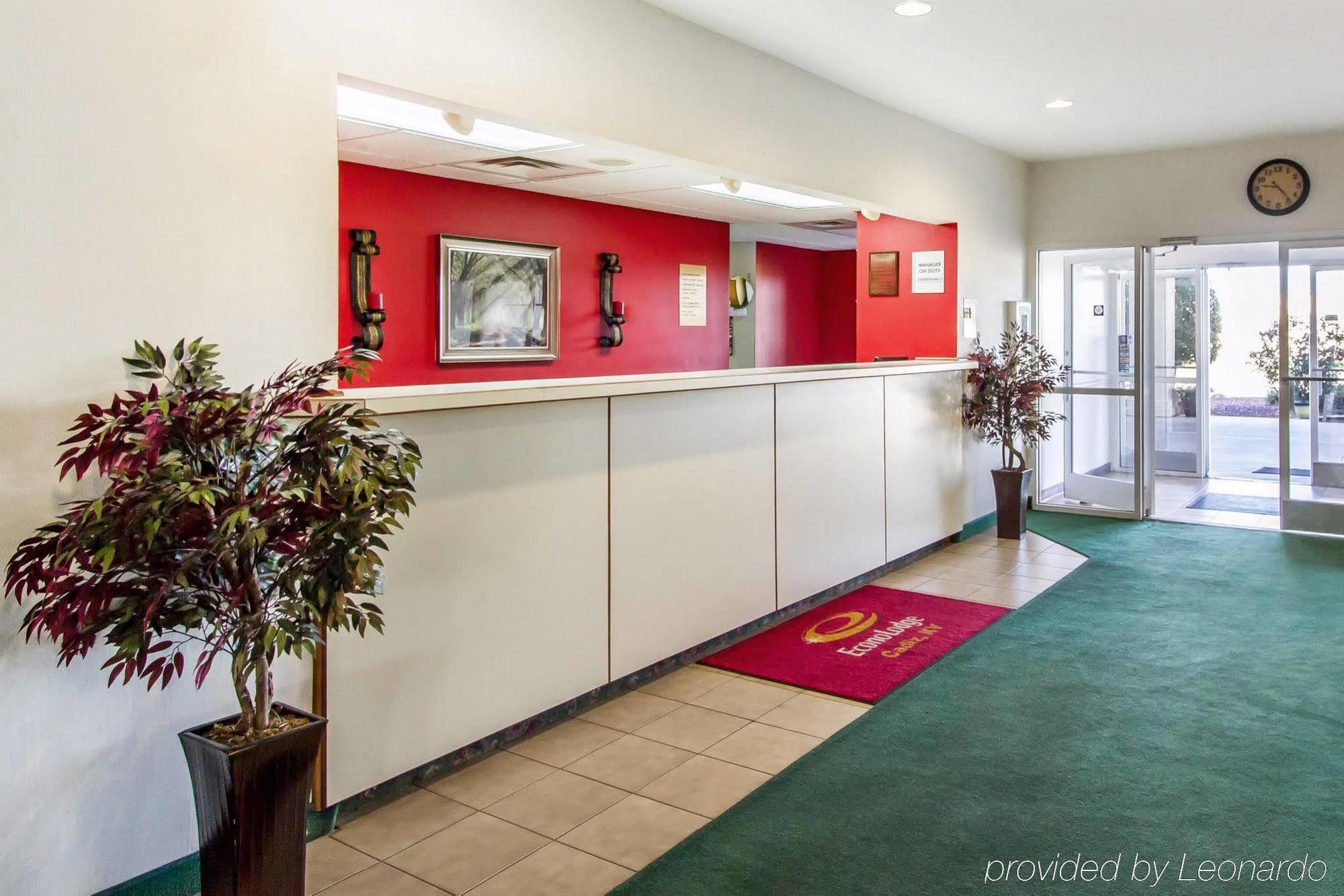 Quality Inn Cadiz Экстерьер фото