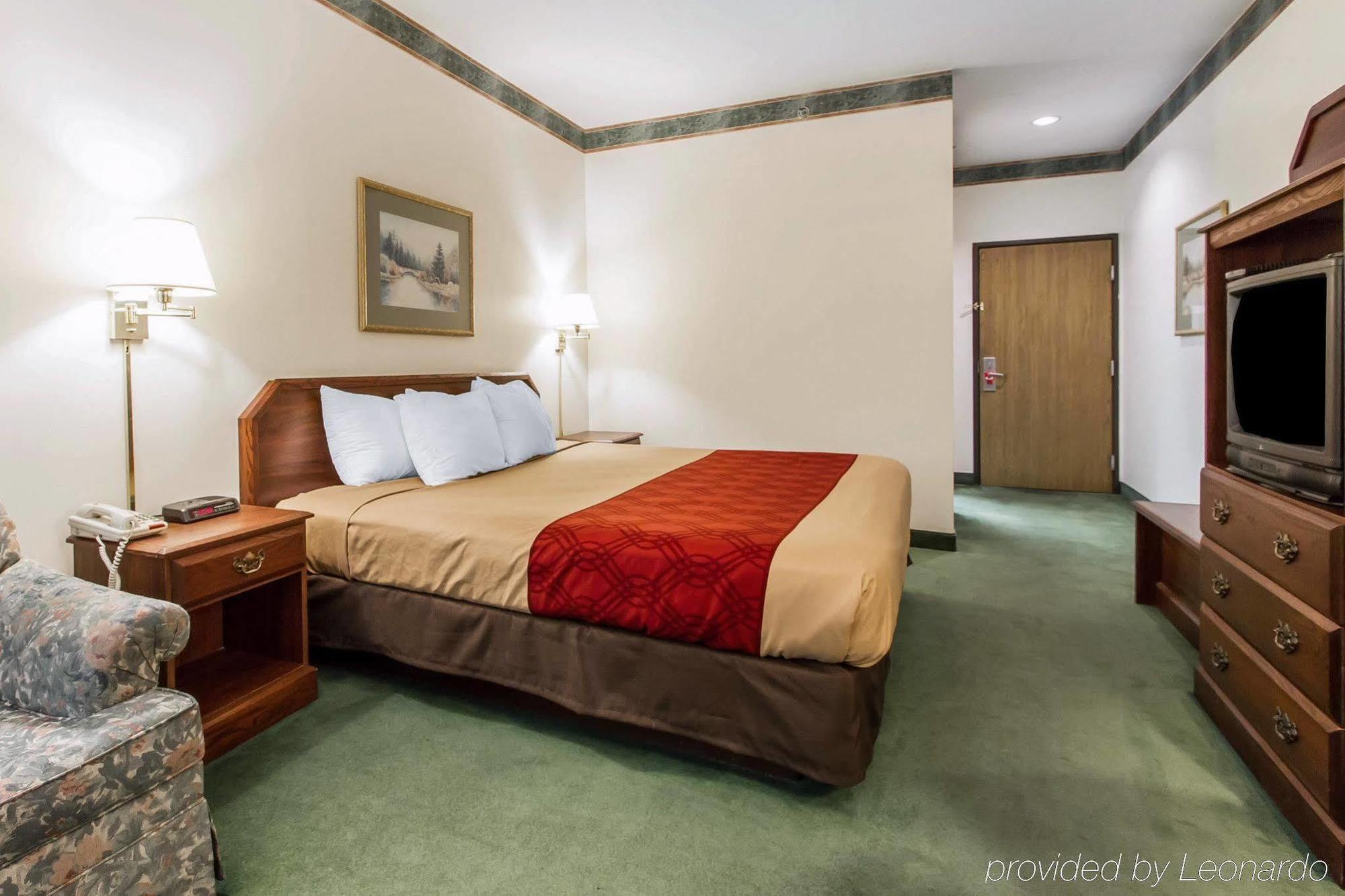Quality Inn Cadiz Экстерьер фото