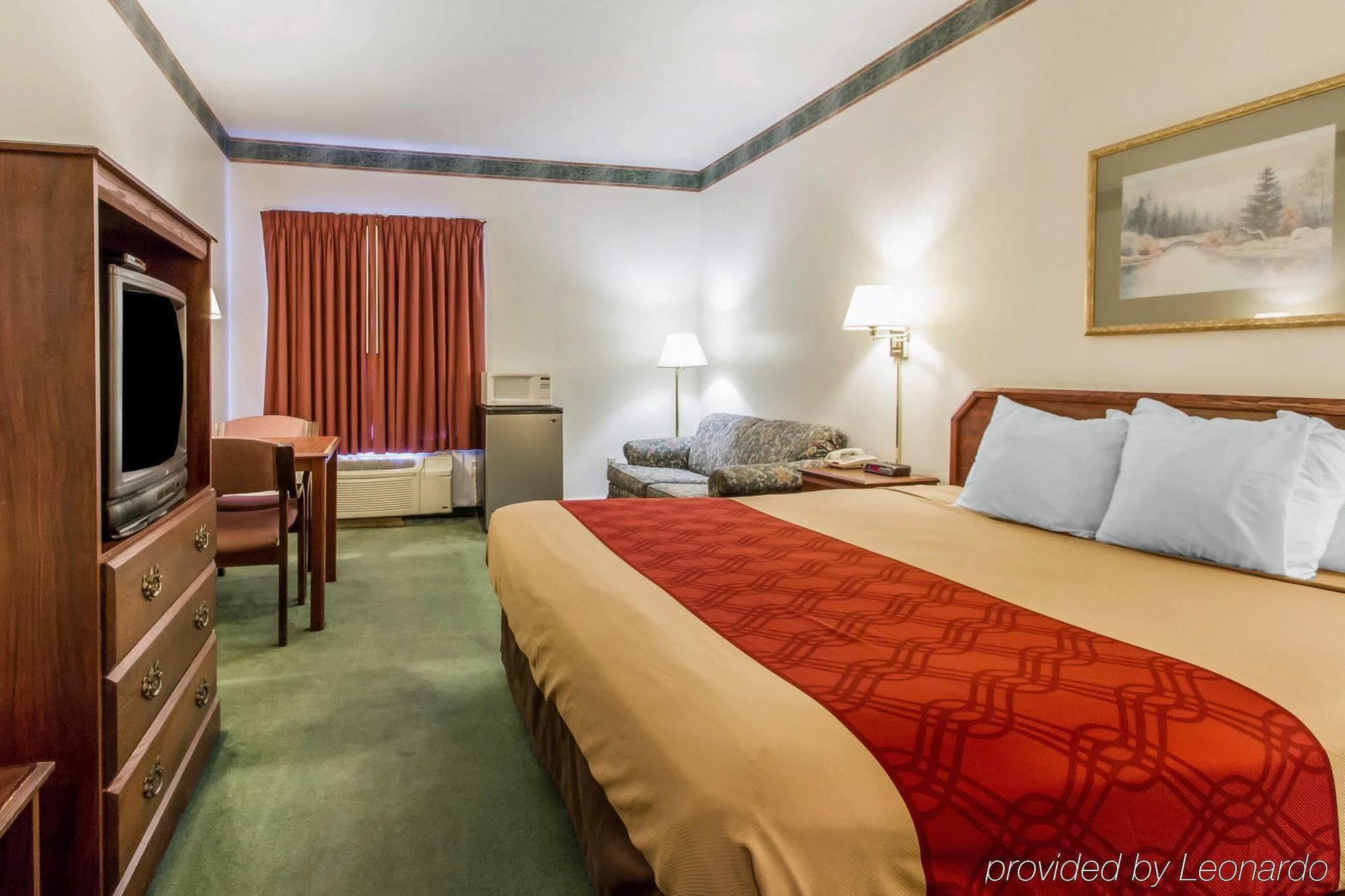 Quality Inn Cadiz Экстерьер фото