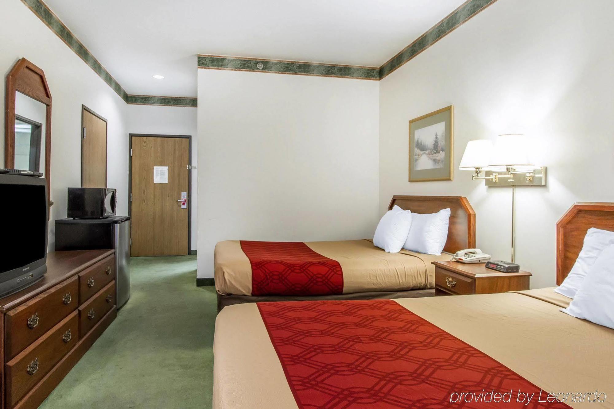 Quality Inn Cadiz Экстерьер фото